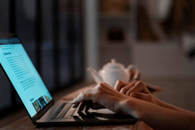 LinkedIn Ghostwriting Service in India: Why Senior Professionals Are Finally Outsourcing Their Personal Brand